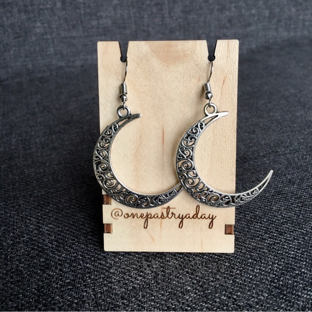 Silver Antique Crescent Moon Fashion Earrings - Picture 2 of 14